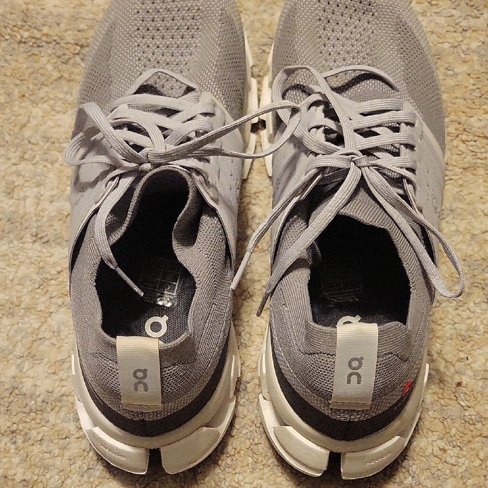 On Running Men's Athletic Shoes in Gray and White